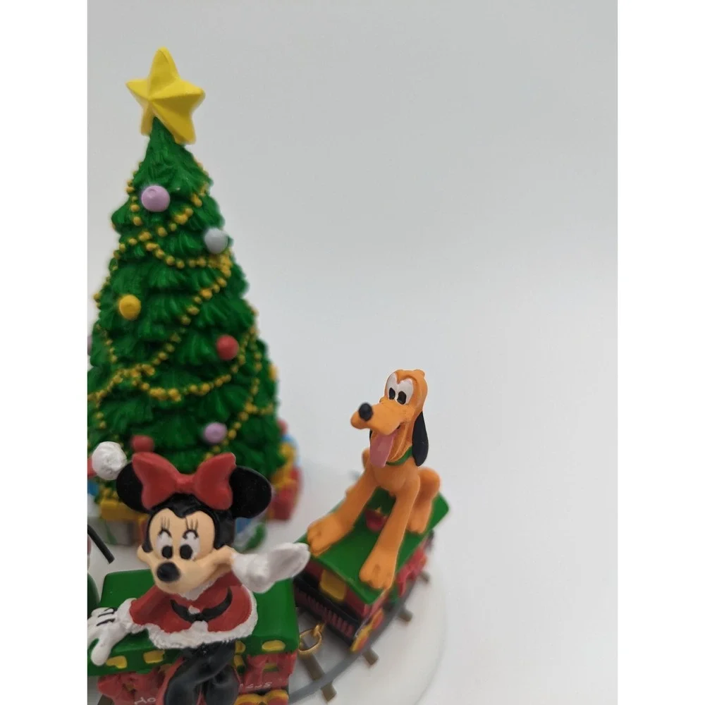 Department‎ 56 Disney Village Miniature Display Piece Mickey's Holiday Express